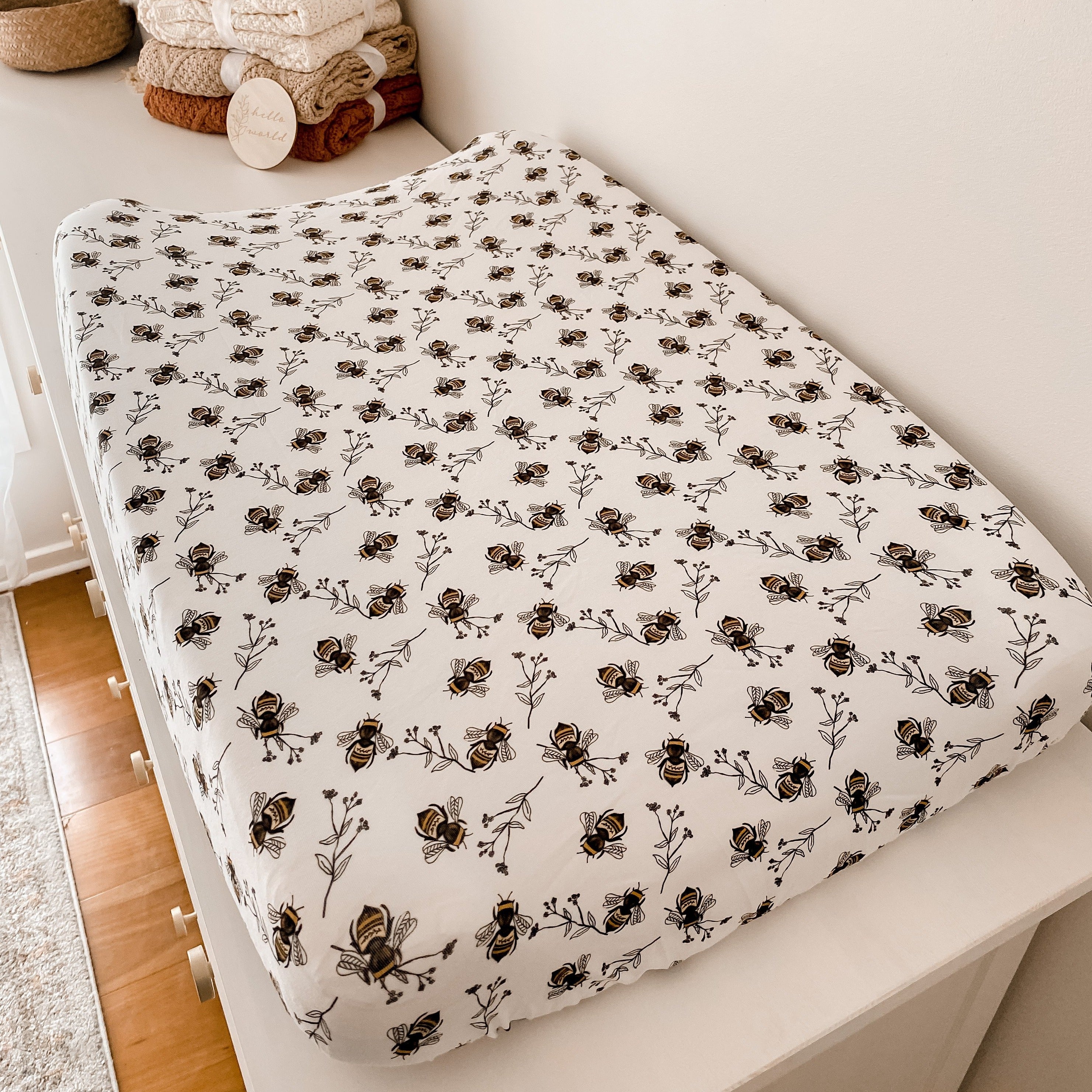 Snuggly Jacks Canada Bees Bassinet Sheet: 95% Cotton 5% Elastane, Stylish Design with Perfect Stretch